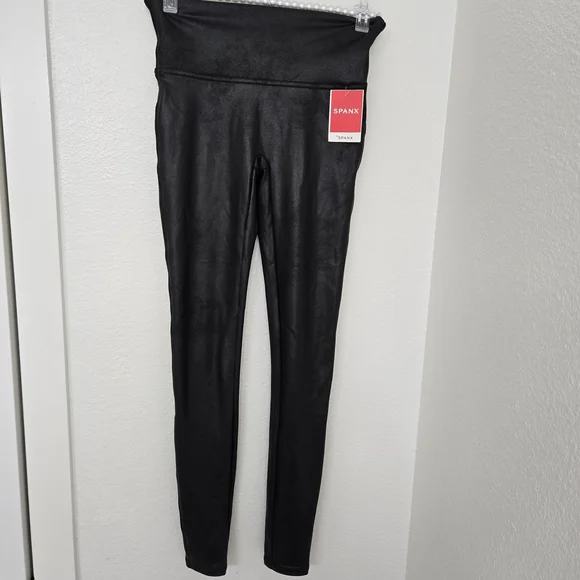 SPANX Shiny Black Leggings NWT SIZE  SMALL - Picture 3 of 12
